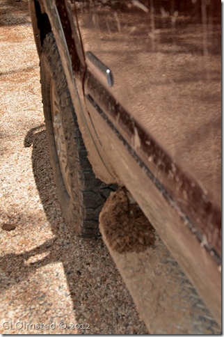 03 Running boards coated with mud (678x1024)