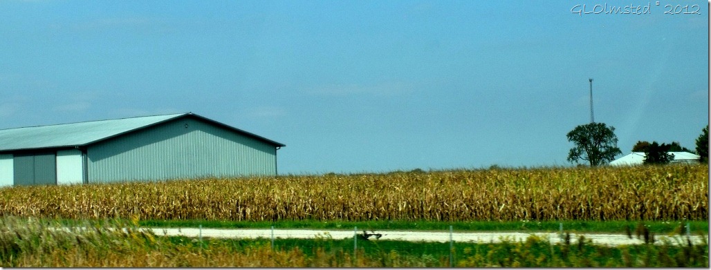 03 Corn fields and barn near Ottawa IL from I80 W (1024x387)