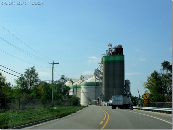 07 Grain silos along SR6 near Utica IL (1024x768)