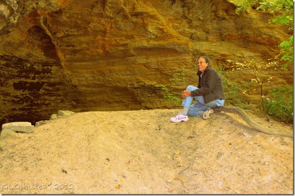09 Gaelyn at Council overhang from Kaskaskia & Ottawa Canyons trail Starve Rock State Park IL (1024x678)