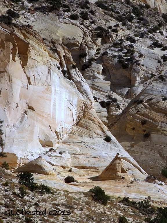 Sandstone butte with tee-pee shapes along Johnson Canyon Road Utah