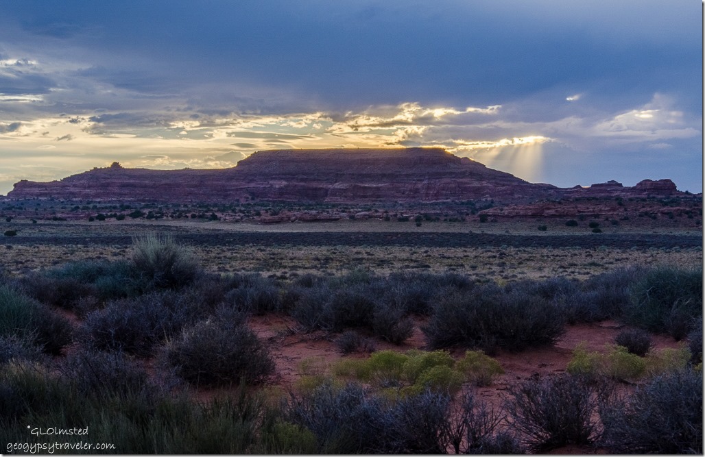 Sunset & crepescular rays Hamburger Rock BLM Utah