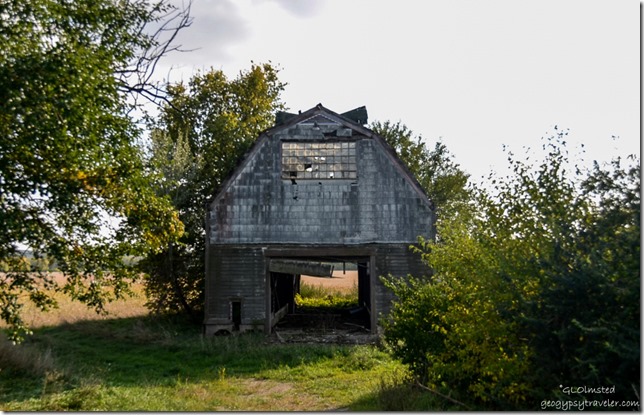 Old barn along SR6 east Illinois