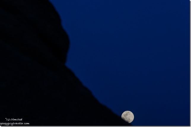 boulder moon rise Yarnell Arizona