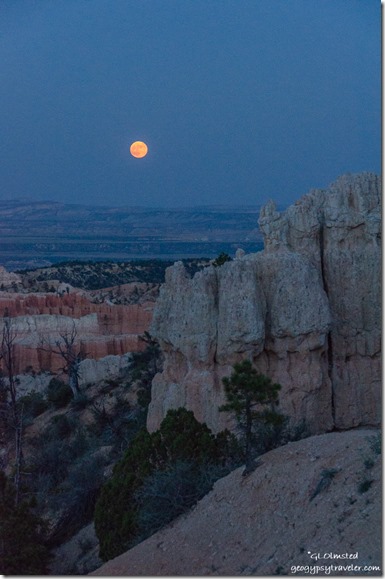 full moon hoodoos Fairyland Loop Trail Bryce Canyon National Park Utah