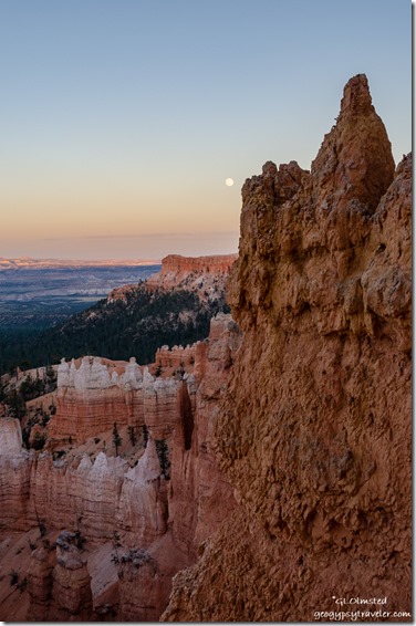 Hoodoos full moon reverse sunset Navajo Loop Trail Bryce Canyon National Park Utah