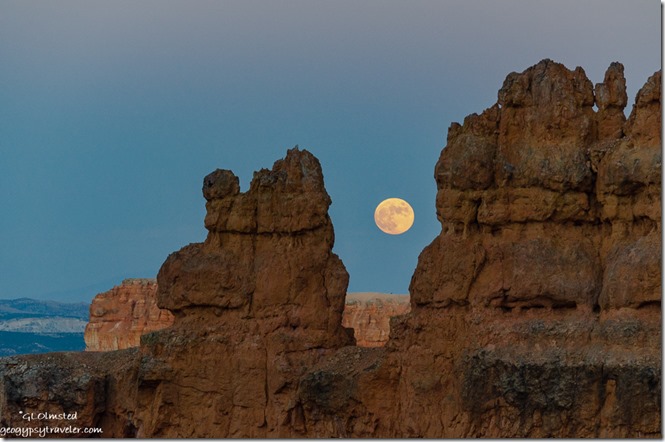 hoodoos full moon Navajo Loop Trail Bryce Canyon National Park Utah