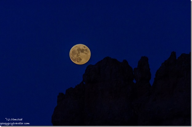 hoodoos Penumbra Eclipse full moon Navajo Loop Trail Bryce Canyon National Park Utah