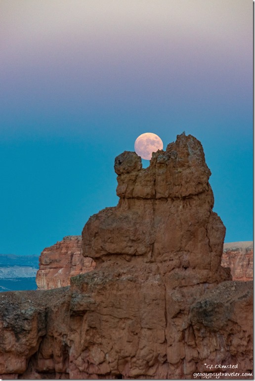 hoodoo moon Navajo Trail Bryce Canyon National Park Utah