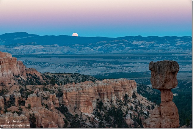 Thors Hammer hoodoos valley full moon rise Earth Shadow Navajo Loop Trail Bryce Canyon National Park Utah
