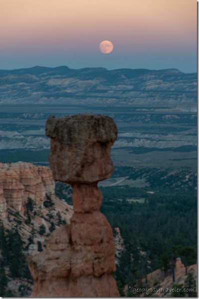 Thors Hammer hoodoo valley full moon Earth Shadow Bryce Canyon National Park Utah