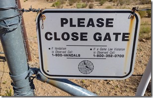 sign Please Close Gate