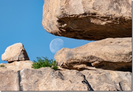 boulders moon set Inidan Bread Rocks BLM Bowie AZ